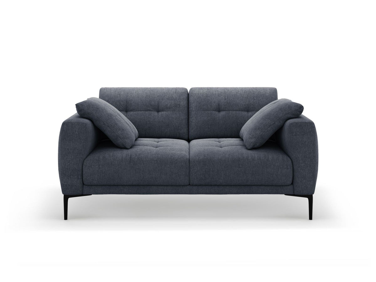 Beige Lazio 2-Sitzer Sofa von Cosmopolitan Design mit Sorella-Stoffbezug, Massivholzrahmen und schwarzen Metallbeinen im Studio.