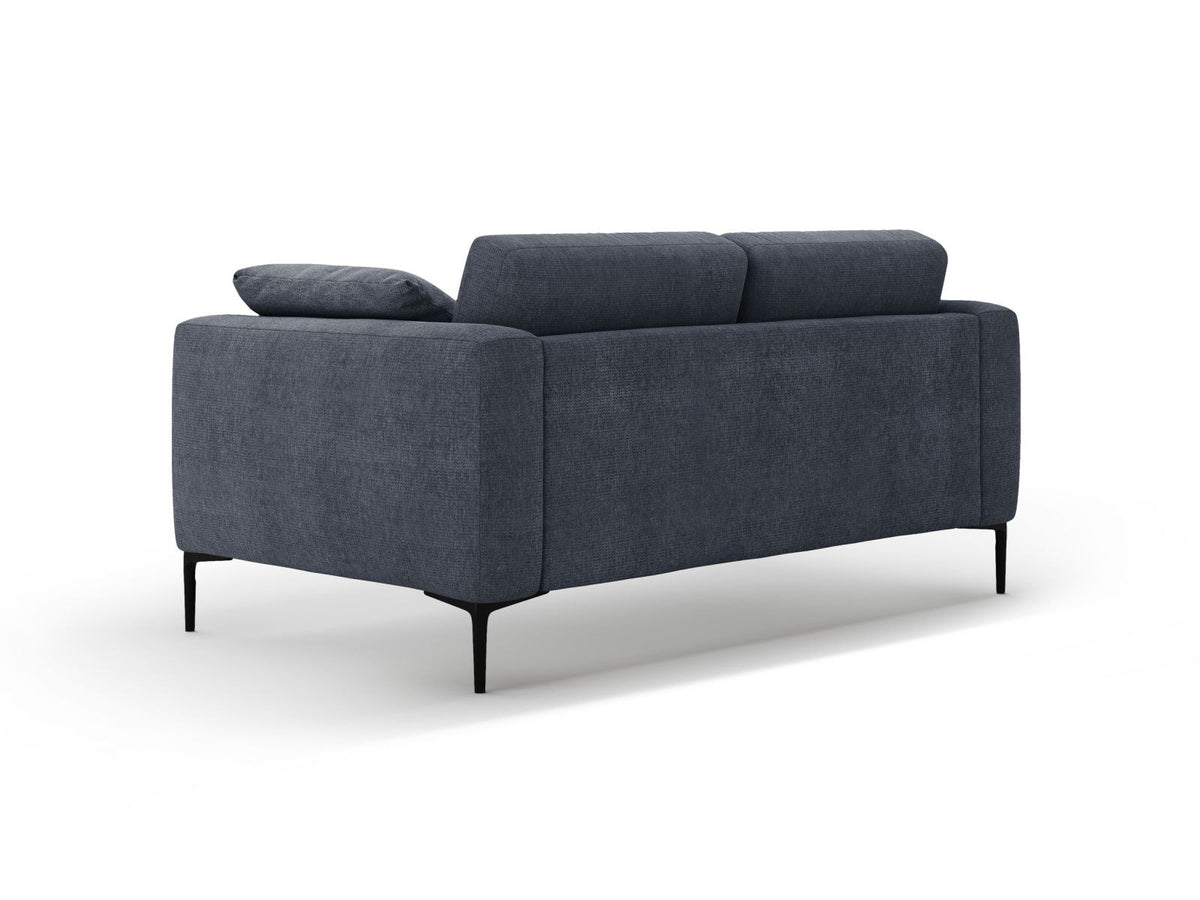 Beige Lazio 2-Sitzer Sofa von Cosmopolitan Design mit Sorella-Stoffbezug, Massivholzrahmen und schwarzen Metallbeinen im Studio.