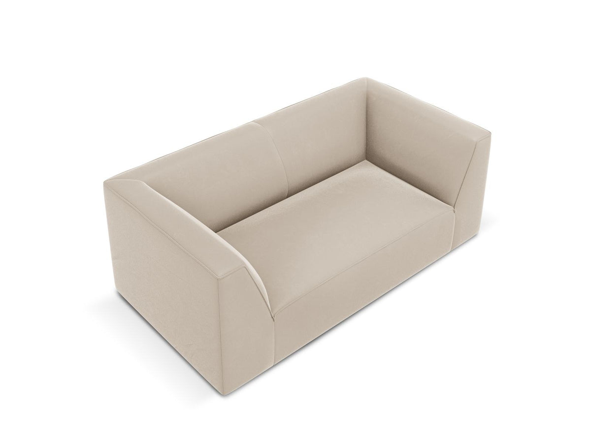 Zweisitzer-Sofa Siena in Beige-Salvador-Samt mit schwarzen Kunststoffbeinen, gepolsterter Sitzfläche und niedriger Rückenlehne, Frontansicht.
