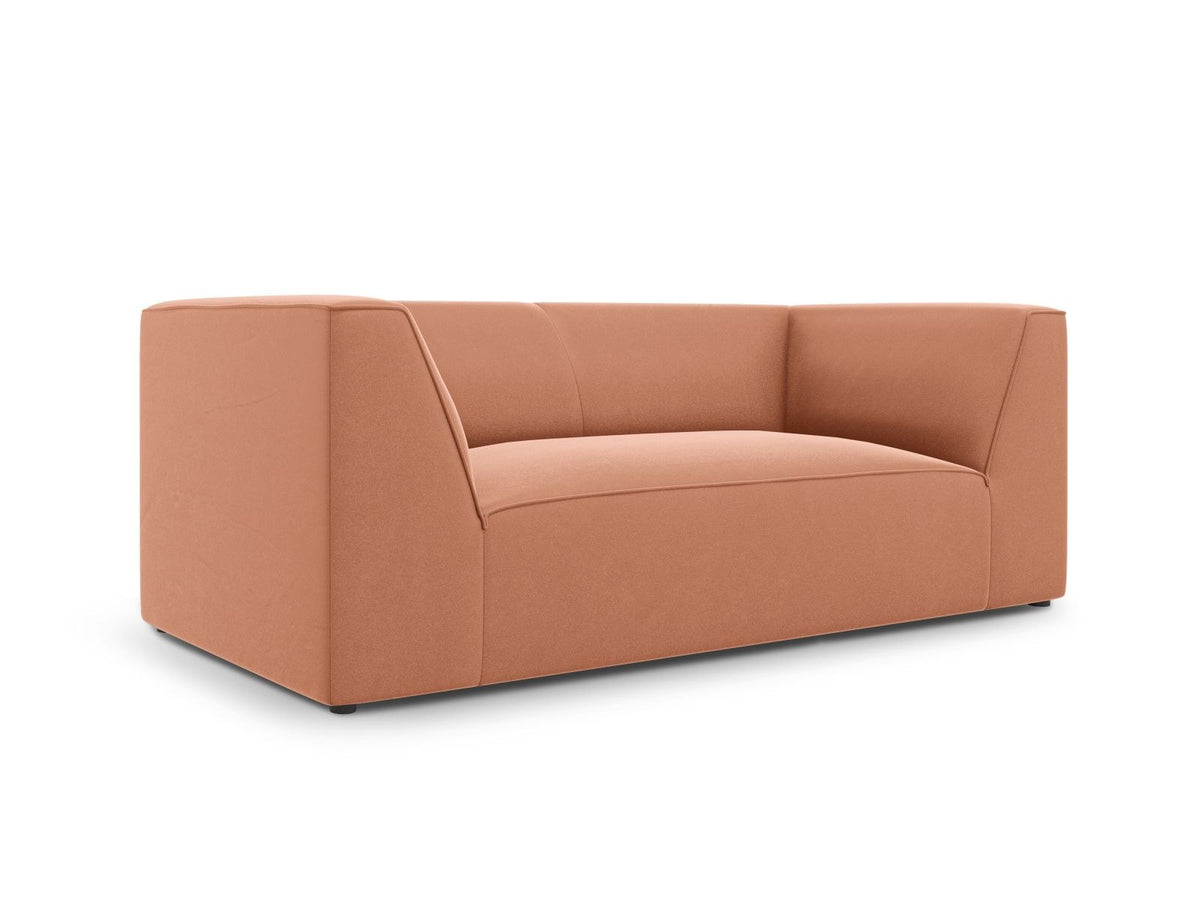 Zweisitzer-Sofa Siena in Beige-Salvador-Samt mit schwarzen Kunststoffbeinen, gepolsterter Sitzfläche und niedriger Rückenlehne, Frontansicht.