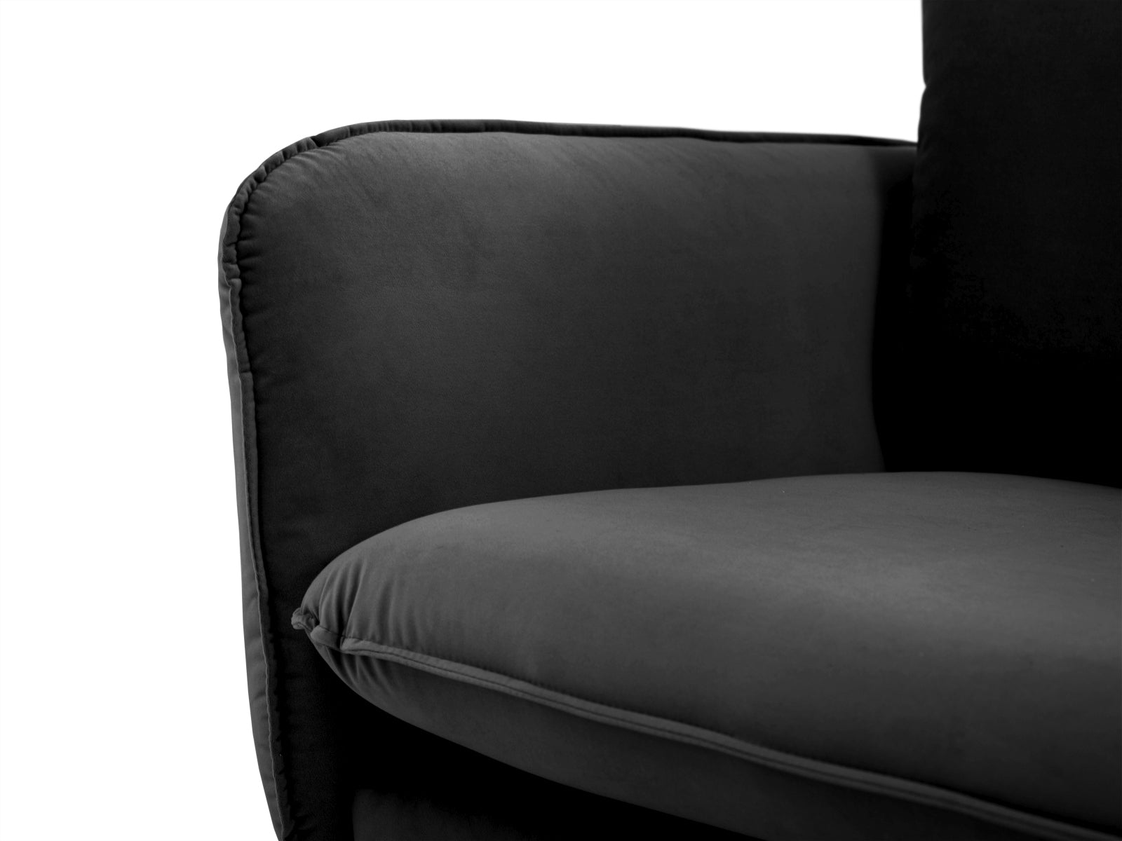 Entdecken Sie das stilvolle Vienna Velour Sofa 2 Sitzer von Cosmopolitan Design. Perfekt für kleine Räume, vereint es Komfort und Eleganz.
