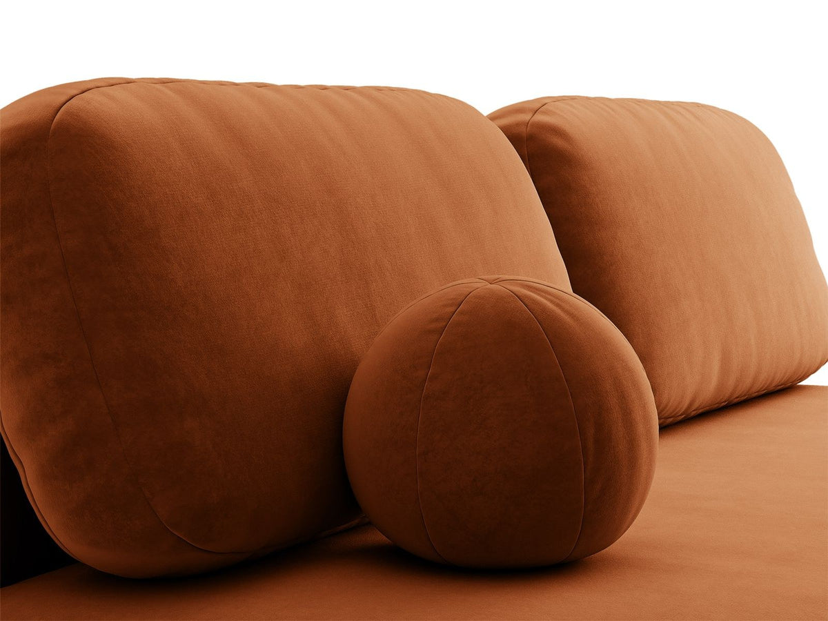 Beige Samt-Bettsofa Sophia von Cosmopolitan Design mit Bettkasten, Massivholzrahmen und schwarzen Kunststoffbeinen, drei Sitzplätze.