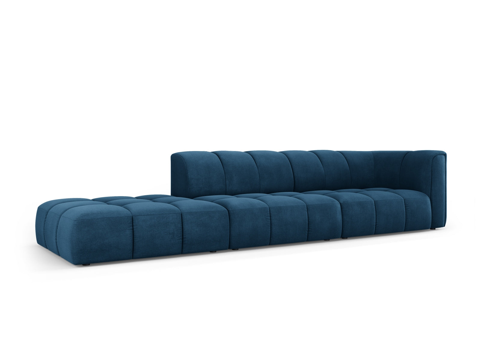 Elegantes 4-Sitzer Sofa Moritz in Royal Blue-Rebel, modulares Design für stilvolle Wohnräume, erhältlich bei KAQTU Design AG.