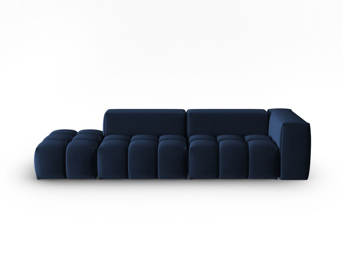 Modulares 4er Sofa Verona mit sandfarbenem Casino-Samtbezug, schwarzen Kunststoffbeinen und geradliniger Rückenlehne, Ansicht von links.