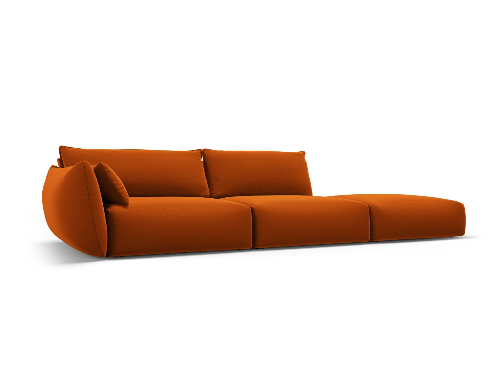 Elegantes 4-Sitzer Sofa Matera in warmem Terracotta, ideal für stilvolle Wohnräume, präsentiert von Cosmopolitan Design.
