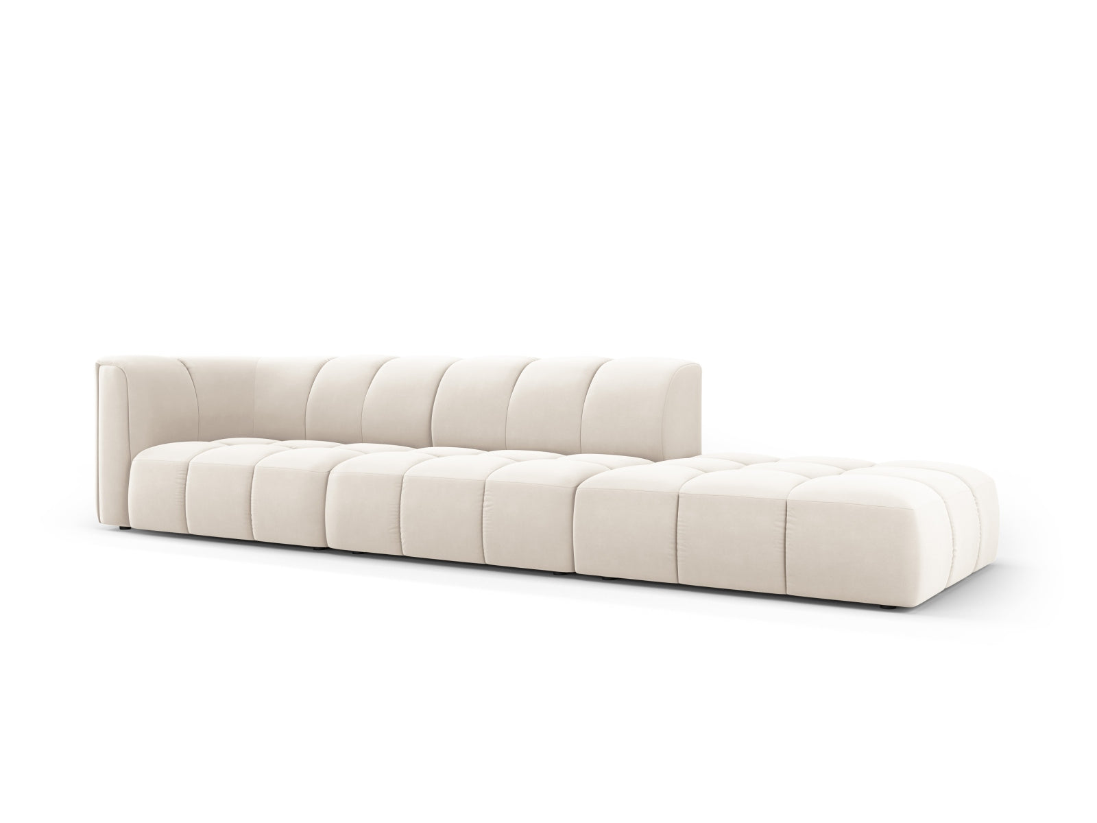 Elegantes 4-Sitzer Sofa Moritz in hellem Beige-Bluvel, ideal für moderne Wohnräume, präsentiert von KAQTU Design AG.