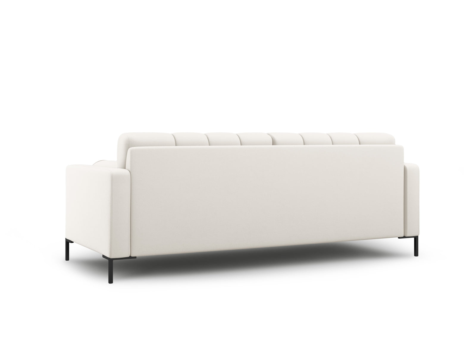 Modernes 3-Sitzer Sofa Bali in zartem Beige, perfekt für gemütliche Wohnzimmer, entworfen von Cosmopolitan Design.