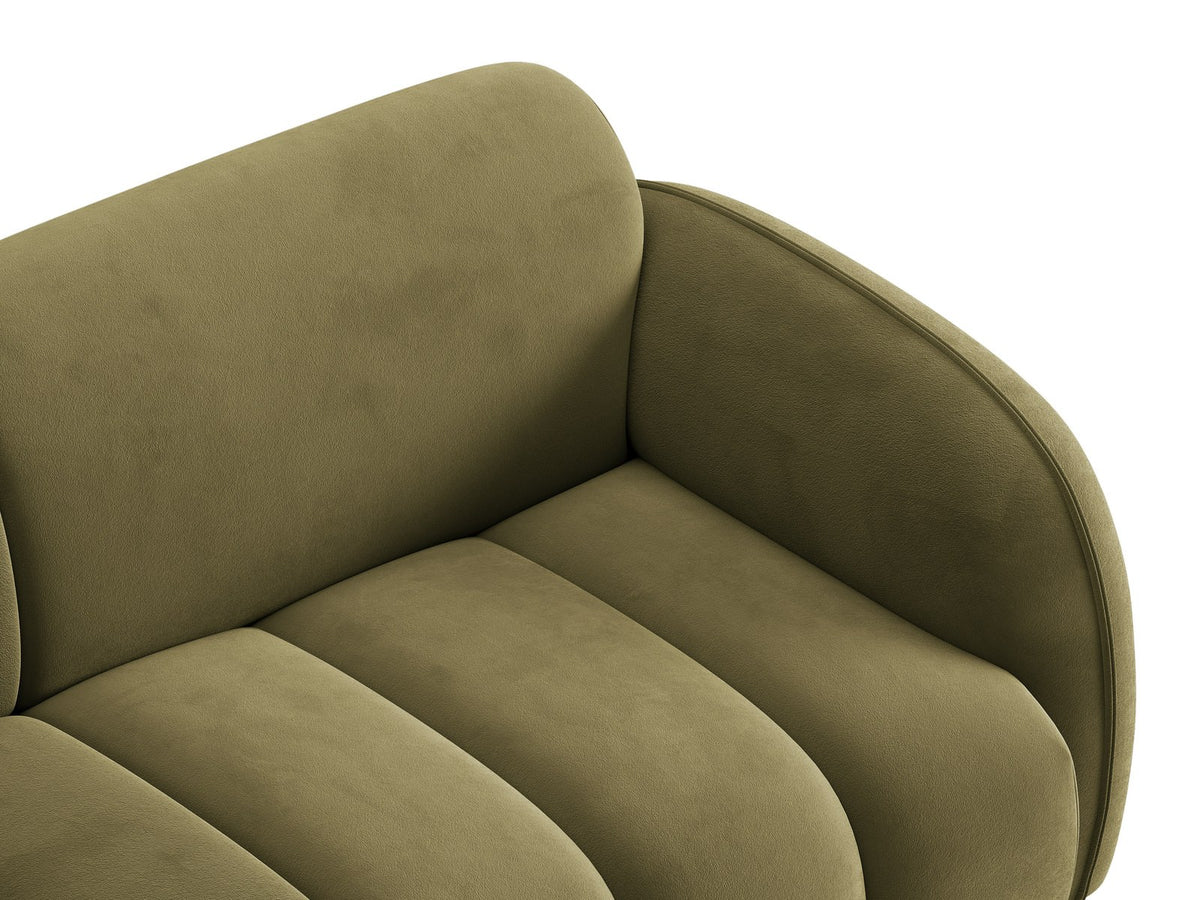 Beige-farbenes 3-Sitzer Sofa mit Samtbezug, schwarzen Kunststoffbeinen und gepolsterter Rückenlehne, Massivholzrahmen, moderne Form.