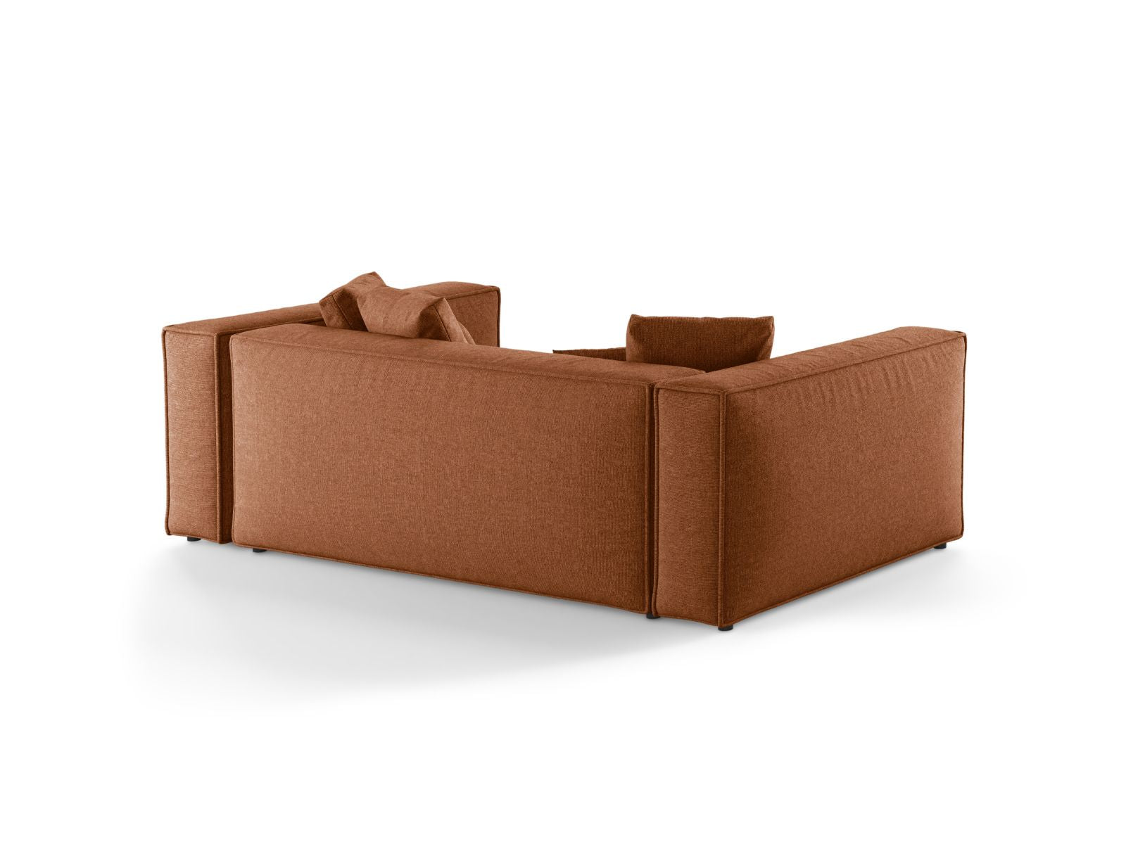 Elegantes 3-Sitzer Sofa Aveiro in warmem Brick-Eden, ideal für stilvolle Wohnräume und entspannte Stunden.