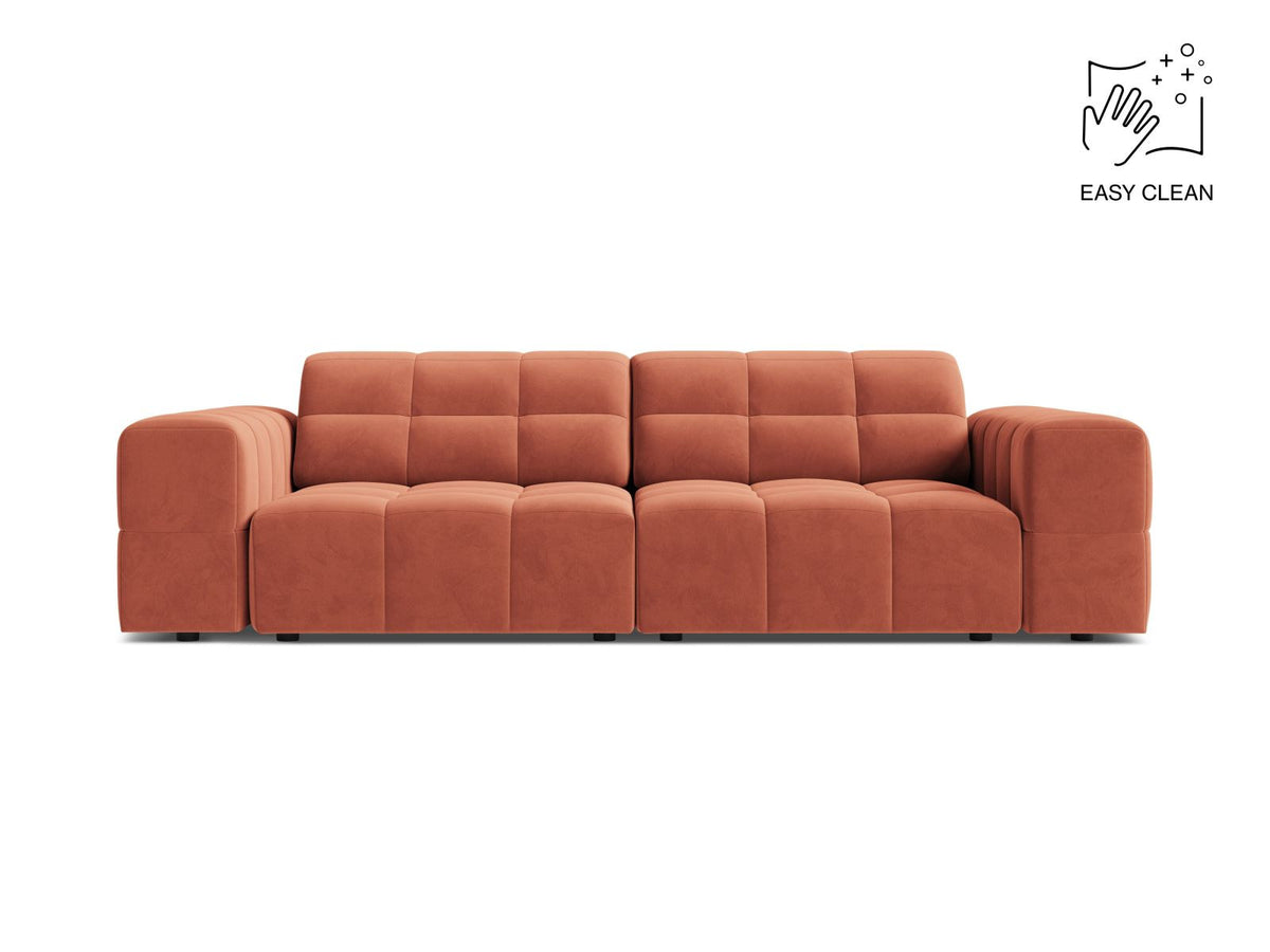3-Sitzer Sofa Chicago in Light Beige-Venus Samtstoff mit Massivholzrahmen, gepolsterter Sitzfläche und schwarzen Kunststoffbeinen.