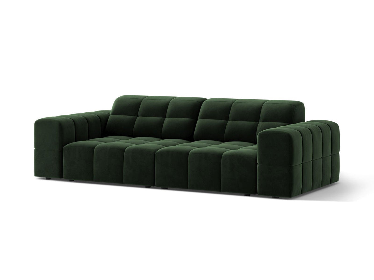 3-Sitzer Sofa Chicago in Light Beige-Venus Samtstoff mit Massivholzrahmen, gepolsterter Sitzfläche und schwarzen Kunststoffbeinen.
