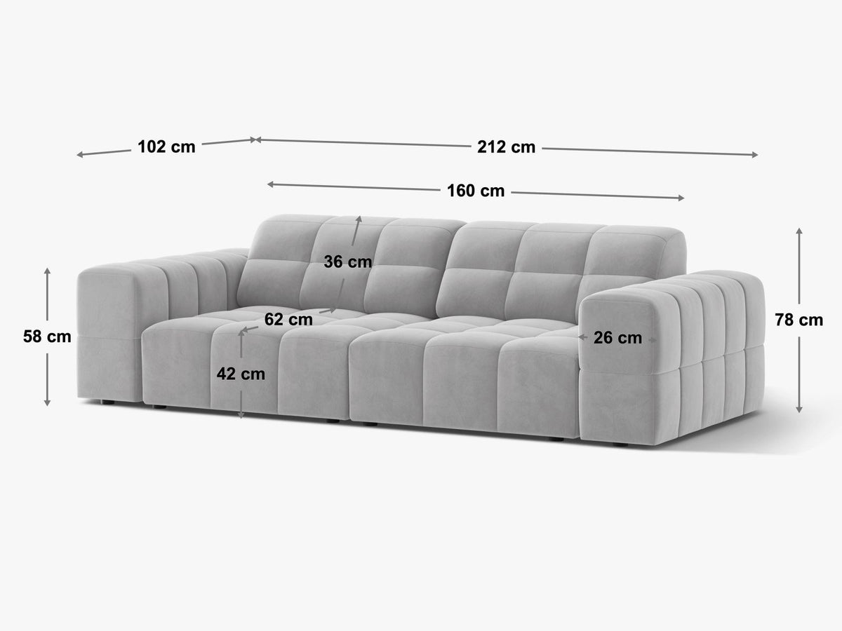 3-Sitzer Sofa Chicago in Light Beige-Venus Samtstoff mit Massivholzrahmen, gepolsterter Sitzfläche und schwarzen Kunststoffbeinen.