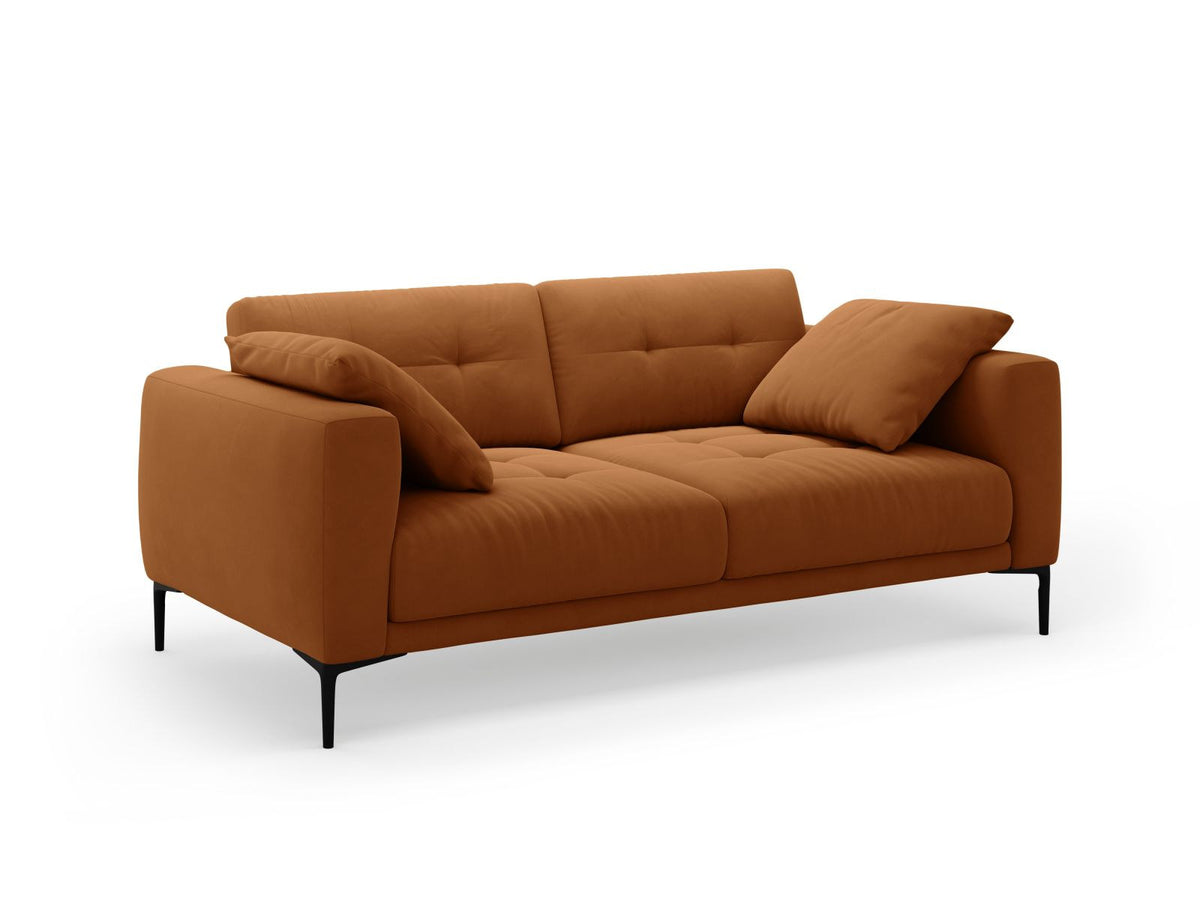 3er Sofa Lazio von Cosmopolitan Design mit Veloursstoff-Bezug in Beige-Salvador, Massivholzrahmen und schwarzen Metallbeinen aus Stahl.