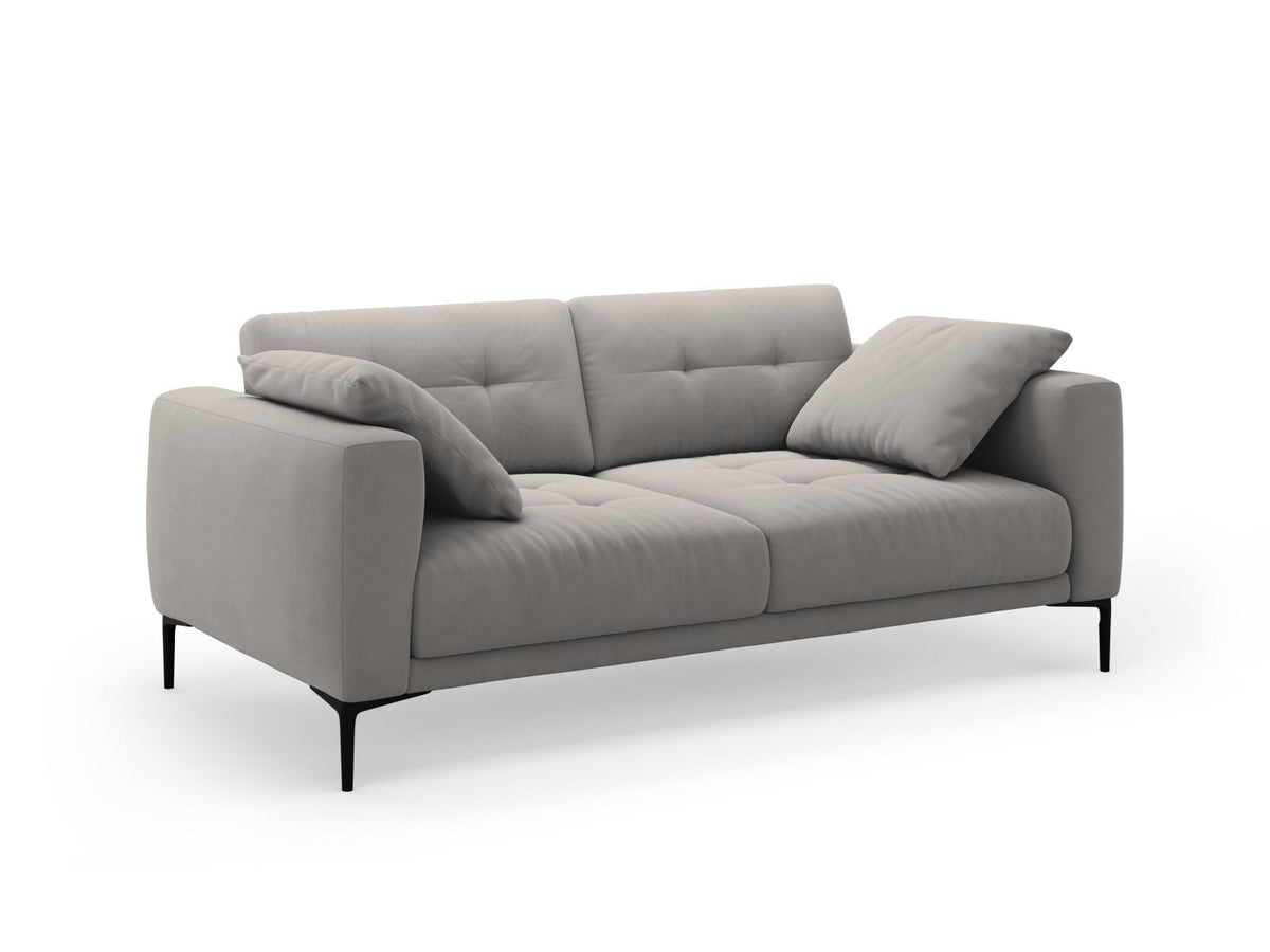 3er Sofa Lazio von Cosmopolitan Design mit Veloursstoff-Bezug in Beige-Salvador, Massivholzrahmen und schwarzen Metallbeinen aus Stahl.