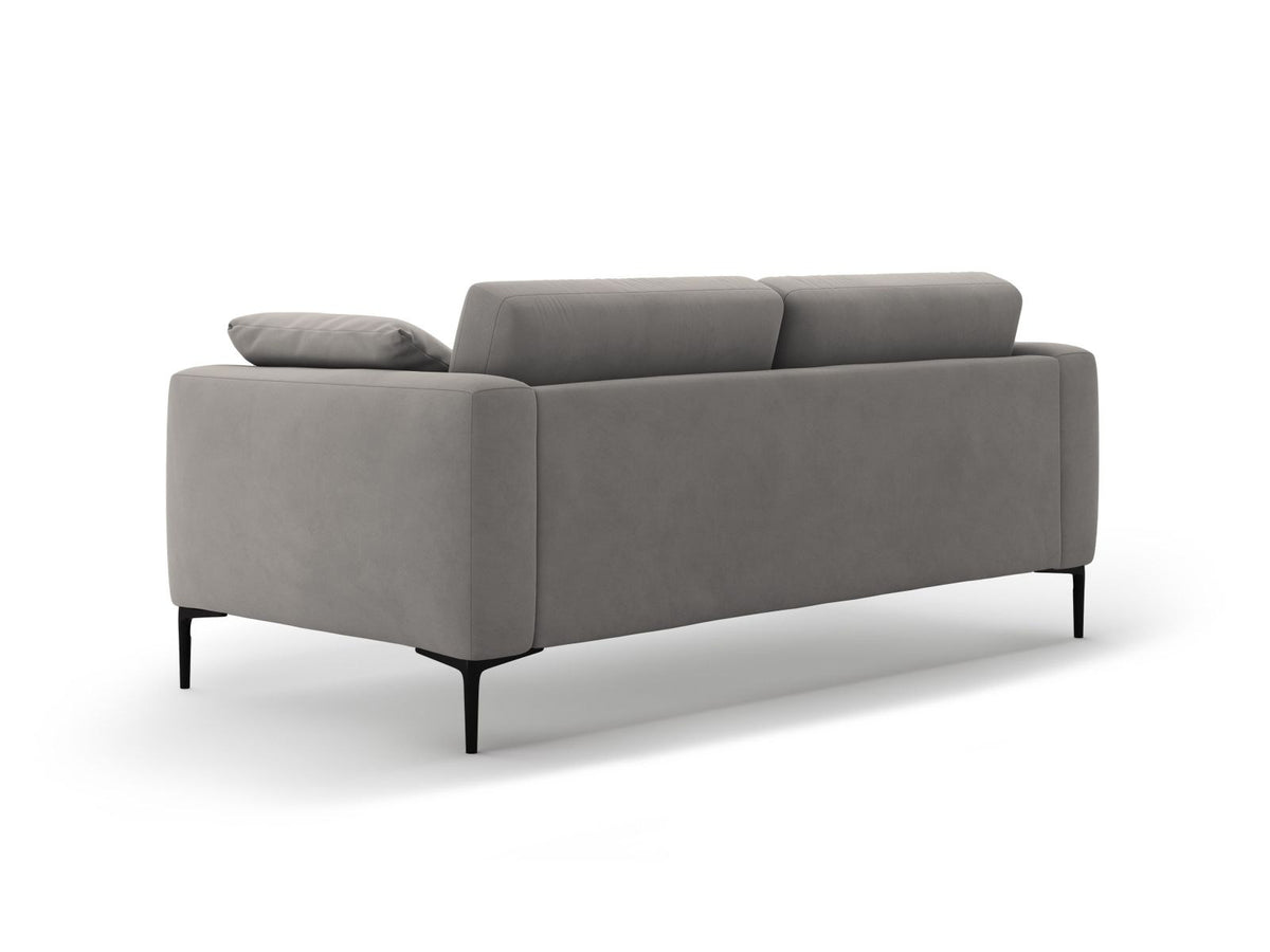 3er Sofa Lazio von Cosmopolitan Design mit Veloursstoff-Bezug in Beige-Salvador, Massivholzrahmen und schwarzen Metallbeinen aus Stahl.
