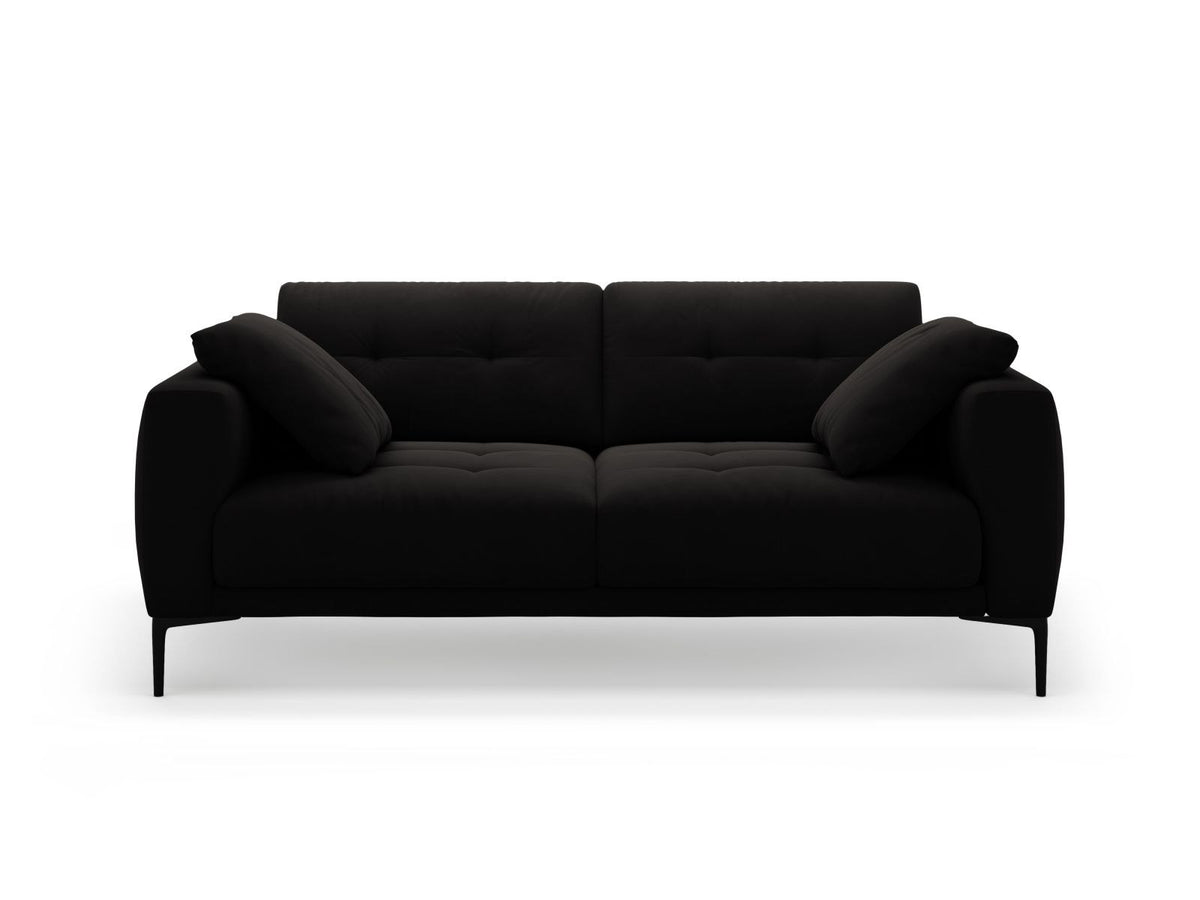 3er Sofa Lazio von Cosmopolitan Design mit Veloursstoff-Bezug in Beige-Salvador, Massivholzrahmen und schwarzen Metallbeinen aus Stahl.
