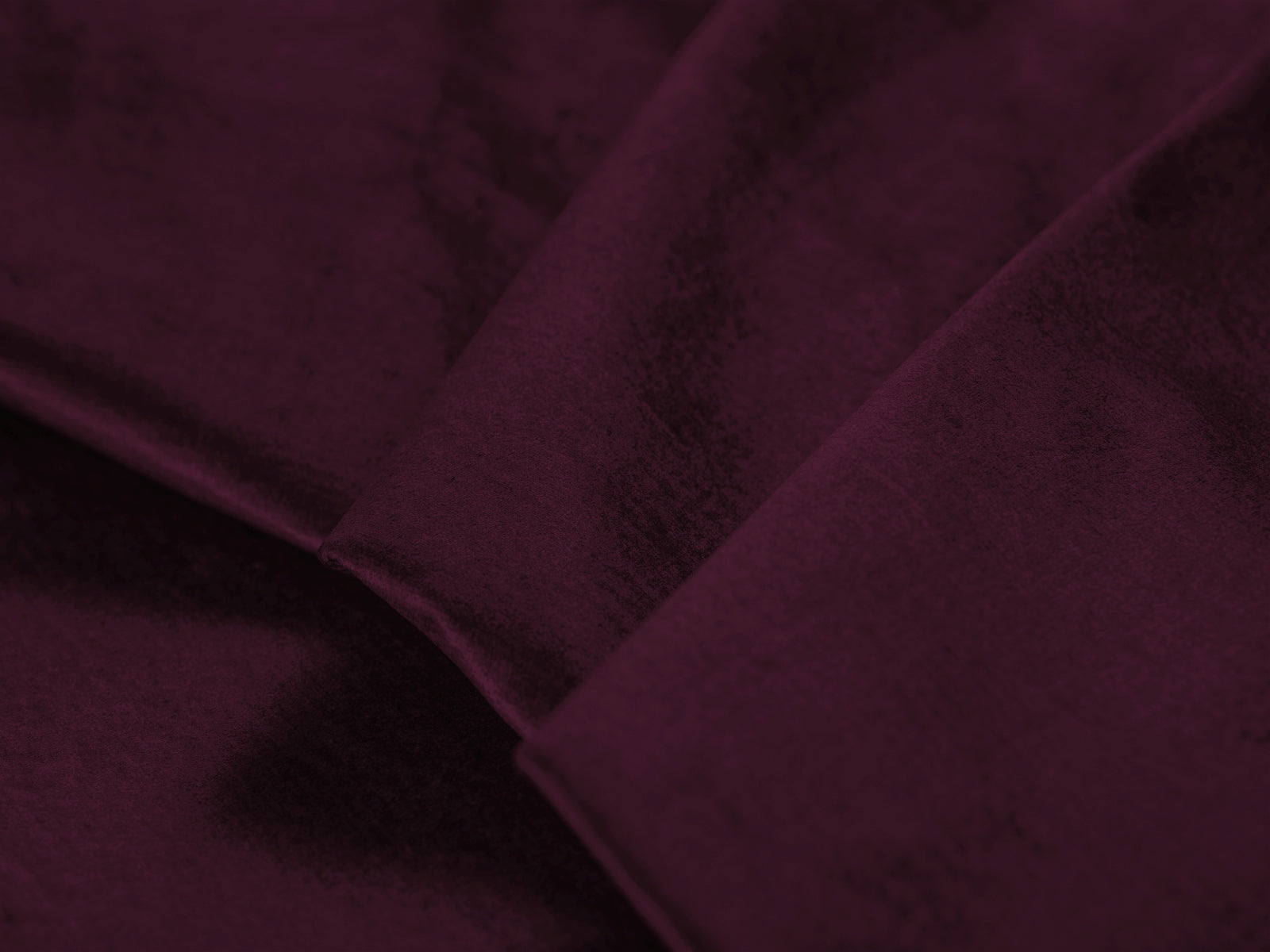 Wicklow Velour Sofa mit Schlaffunktion und Stauraum 3 Sitzer in Dark Red präsentiert im Onlineshop von KAQTU Design AG. Bettsofa ist von Cosmopolitan Design