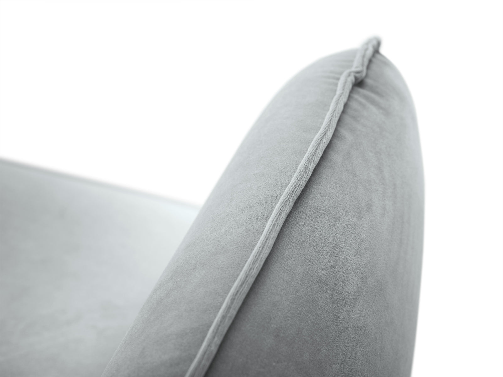 Elegantes 3-Sitzer Sofa aus hochwertigem Velours, ideal für kleine Räume. Kombiniert Komfort mit modernem Design für Ihr Zuhause.