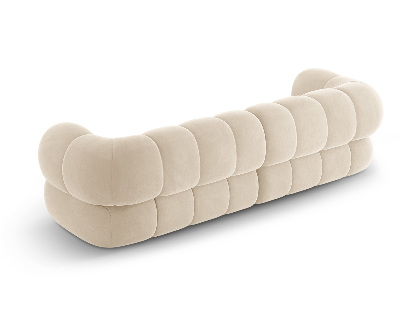 Elegantes 4-Sitzer Sofa Koge aus Velours in zartem Beige, ideal für stilvolle Wohnräume und entspannte Stunden.