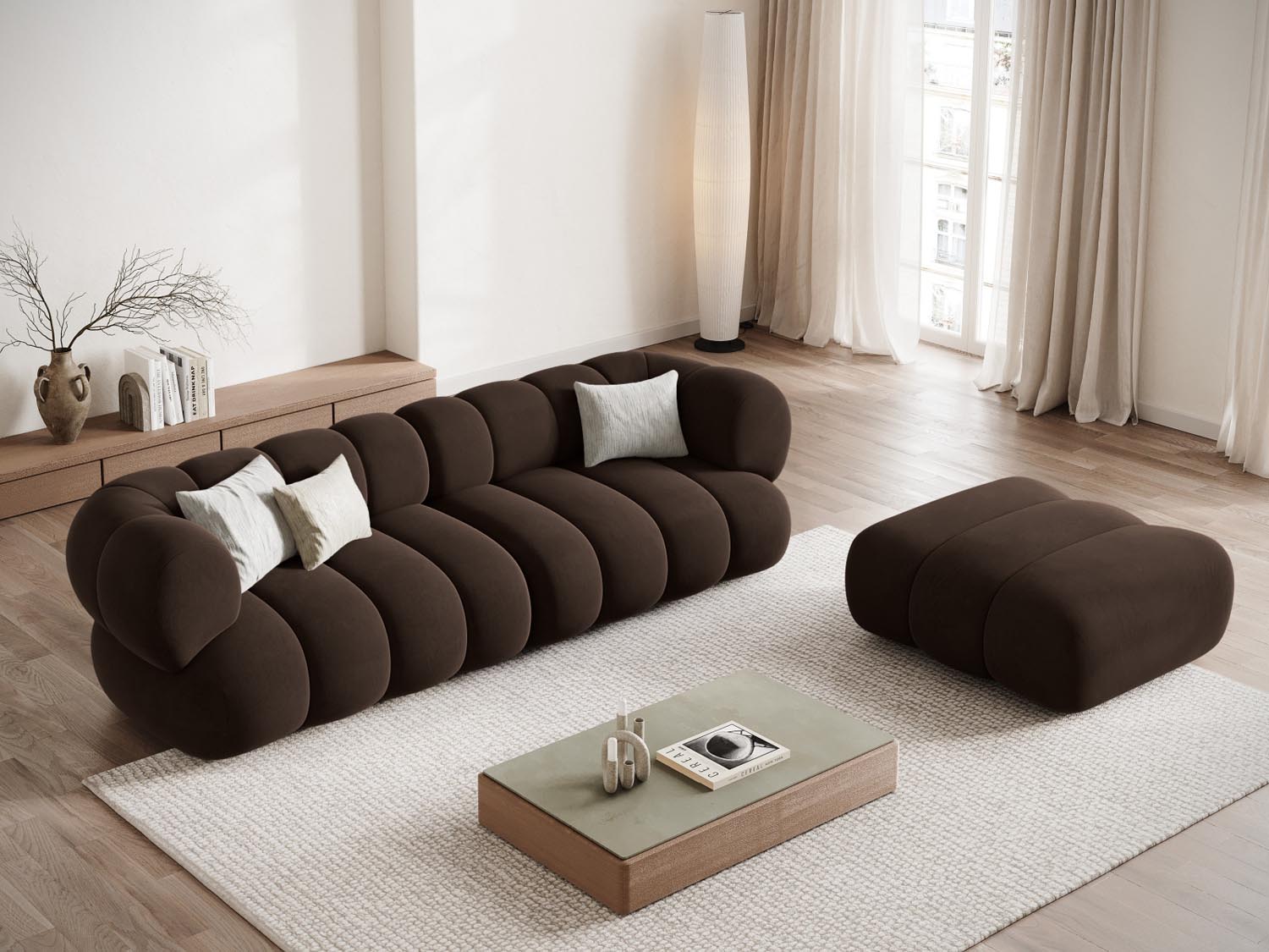 Elegantes Koge Velour Sofa für 4 Personen in der Farbe Chocolate-Vogue, ideal für stilvolle Wohnräume und gemütliche Abende.