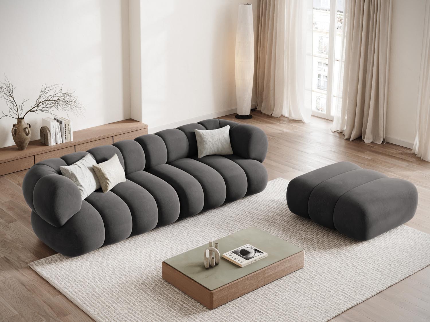 Elegantes Koge Velour Sofa in Grau, 4-Sitzer mit modernem Design, ideal für stilvolle Wohnräume und gemütliche Abende.
