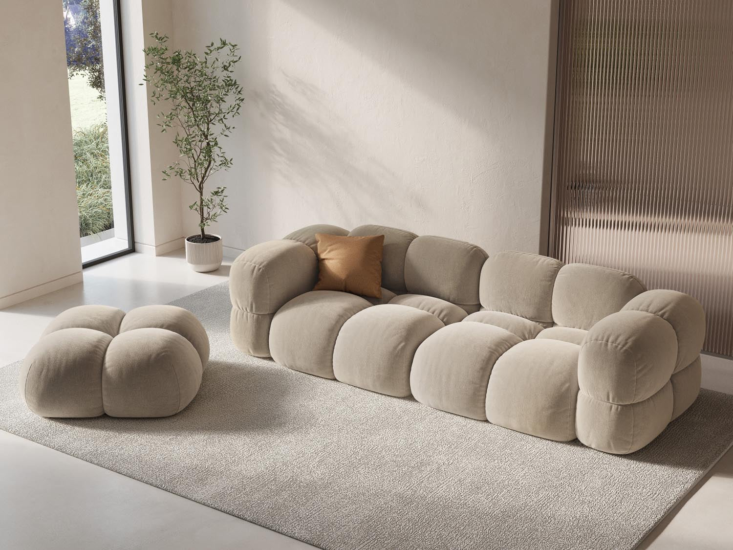 Elegantes Loretto Velour Sofa in Light Beige-Vogue, ideal für stilvolle Wohnräume. Komfortables 4-Sitzer Design von Cosmopolitan Design.