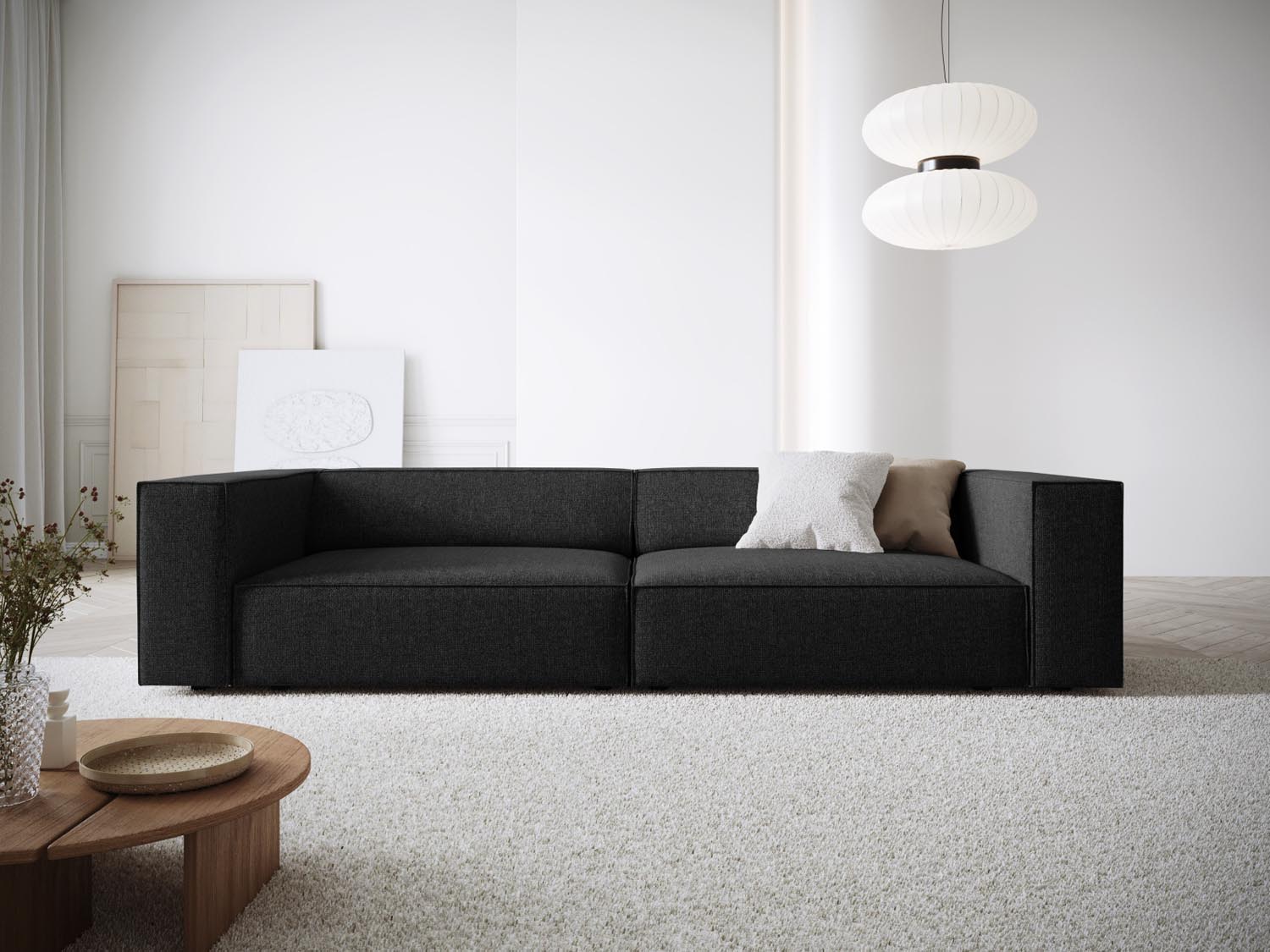 Arendal Sofa 4 Sitzer in Black präsentiert im Onlineshop von KAQTU Design AG. 4er Sofa ist von Cosmopolitan Design