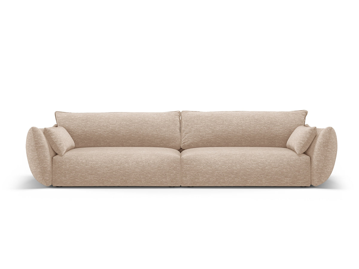 Sofa Matera, 4er Sofa mit Stoffbezug, geneigter Rückenlehne und schwarzen Kunststoffbeinen