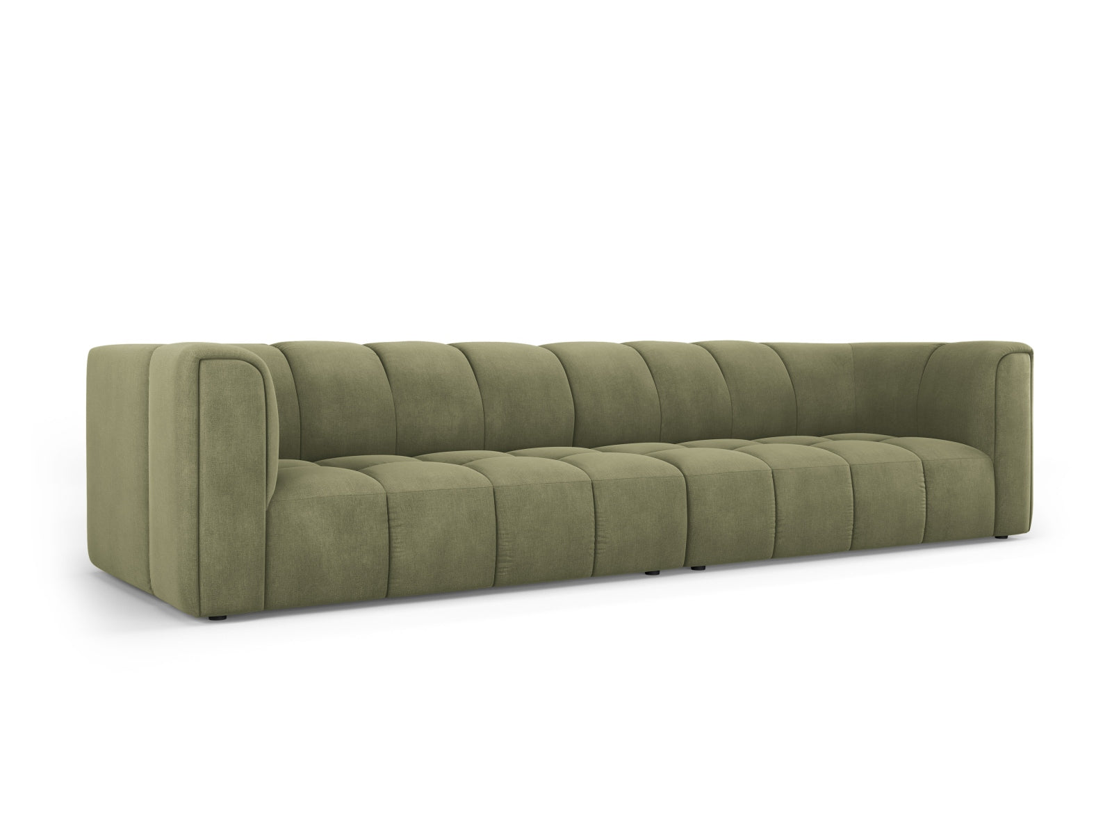 Elegantes 4-Sitzer Sofa Moritz in sanftem Lichtgrün, ideal für moderne Wohnräume, erhältlich bei KAQTU Design AG.