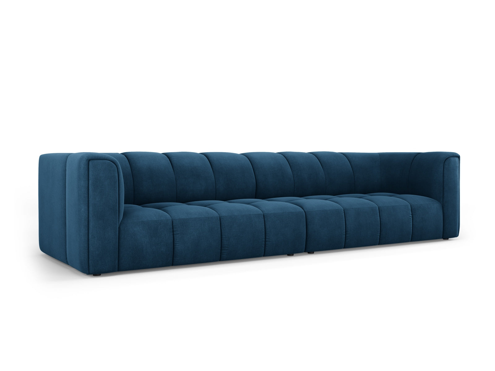 Elegantes 4-Sitzer Sofa Moritz in Royal Blue-Rebel, ideal für stilvolle Wohnräume, erhältlich bei KAQTU Design AG.