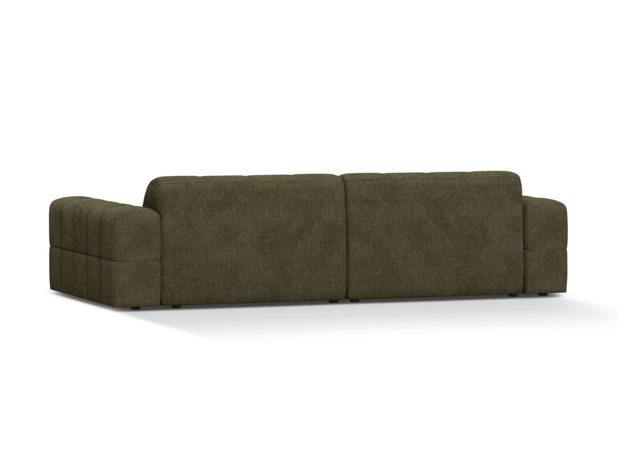 Beiges 4-Sitzer Sofa mit Chenille-Bezug, Massivholzrahmen und schwarzen Kunststoffbeinen, gerade Rückenlehne und breite Sitzfläche.