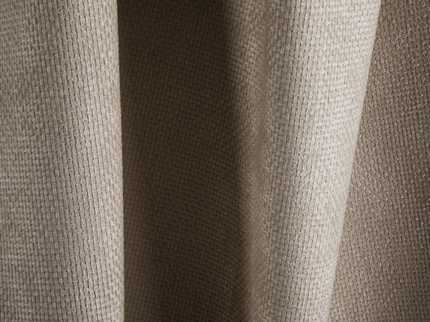 Modernes 4-Sitzer Koge Sofa in edlem Dunkelbeige, perfekt für stilvolle Wohnräume und entspannte Stunden mit Freunden.