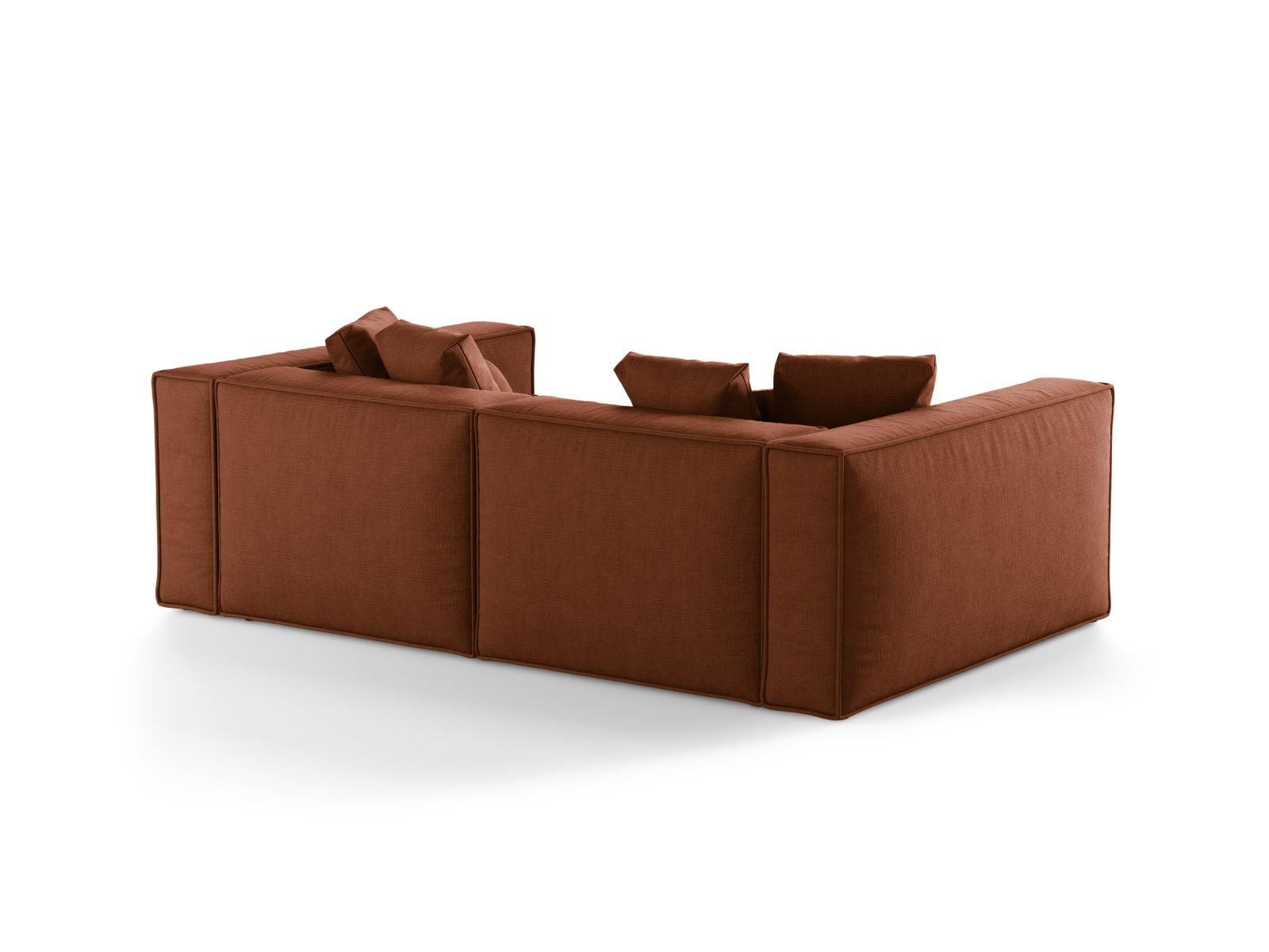 Elegantes 4-Sitzer Sofa Aveiro in warmem Brick-Liberty, ideal für einladende Wohnräume und entspannte Stunden mit Freunden.