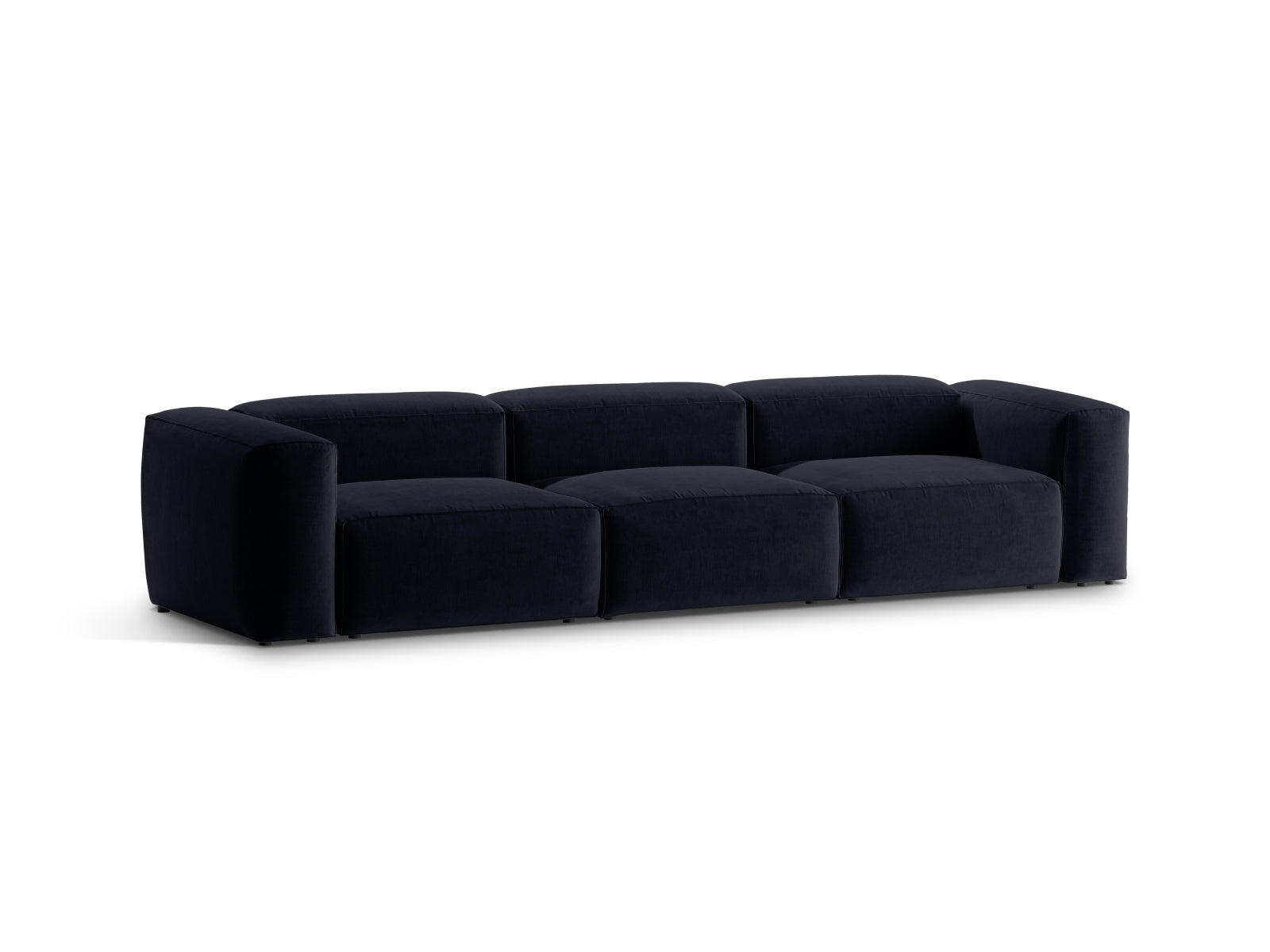 Entdecken Sie das elegante Bergamo Modular Sofa 4 Sitzer von Cosmopolitan Design – perfekt für Ihr modernes Zuhause und gemütliche Stunden!
