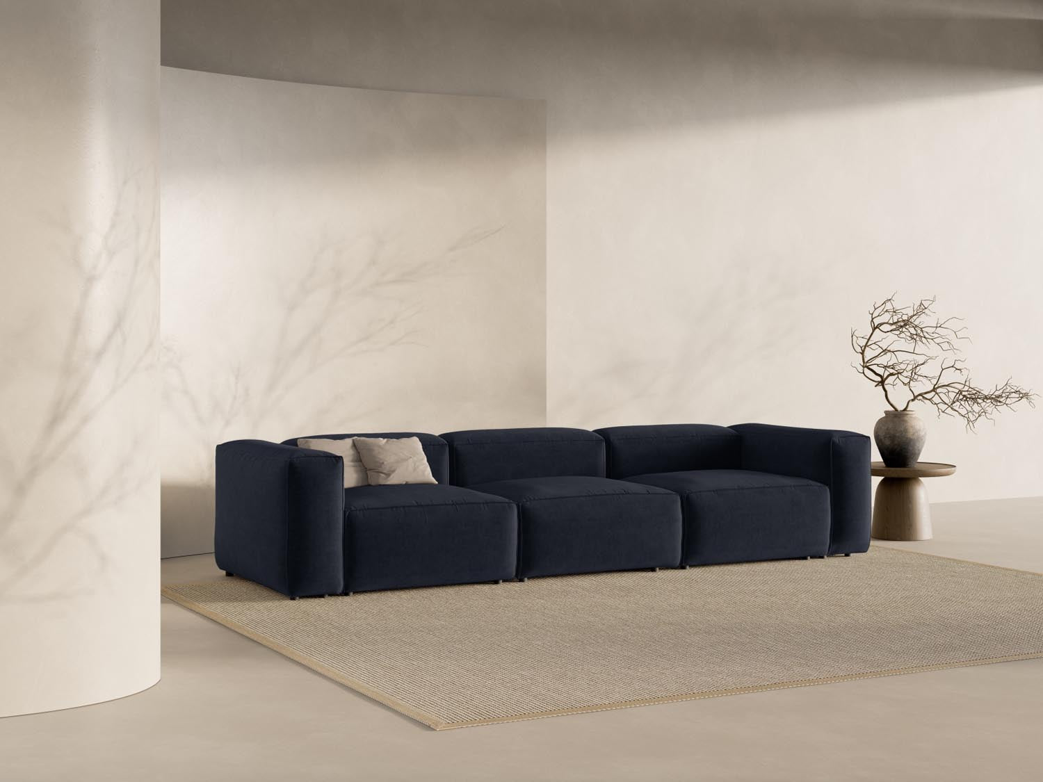 Erleben Sie das stilvolle Bergamo Modular Sofa 4 Sitzer von Cosmopolitan Design – ideal für Ihr modernes Wohnzimmer und entspannte Abende!