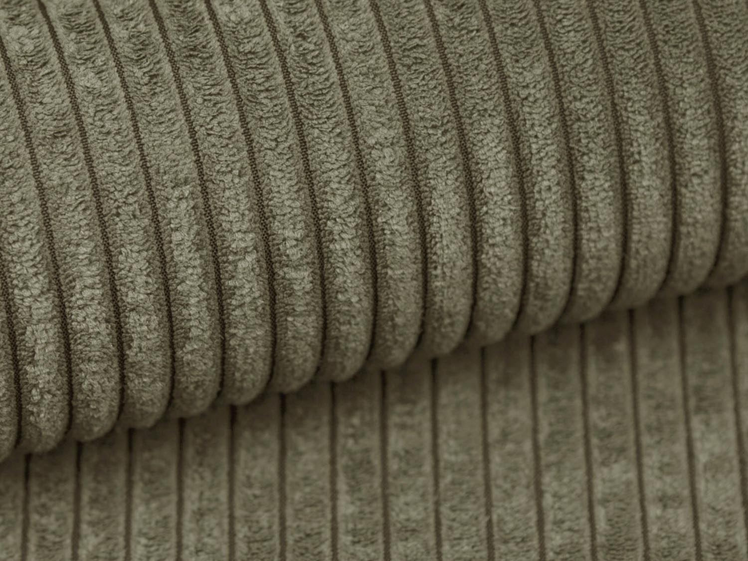 Entdecken Sie das Campi Modular Sofa 4 Sitzer von Cosmopolitan Design – stilvolles, flexibles Sofa für höchsten Komfort und modernes Wohndesign.
