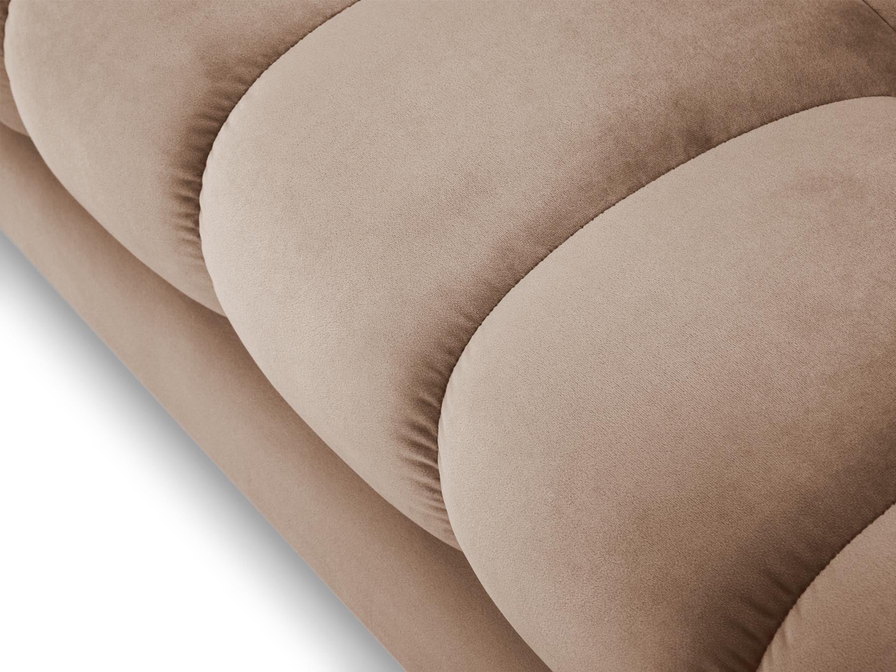 Elegantes 4-Sitzer Sofa Bali von Cosmopolitan Design, ideal für entspannte Stunden und ein geschmackvolles Wohnambiente.