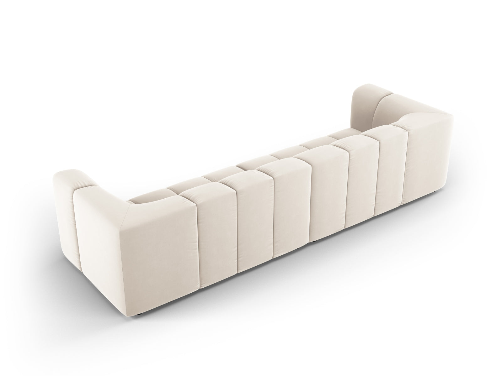 Stylisches 4-Sitzer Sofa Moritz in sanften Beige-Tönen, perfekt für zeitgemäße Einrichtungen und gemütliche Wohnzimmer.