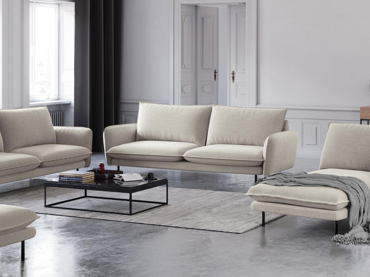 Elegantes 4-Sitzer Sofa "Vienna" in Light Beige und Schwarz, ideal für stilvolle Wohnräume, präsentiert von Cosmopolitan Design.