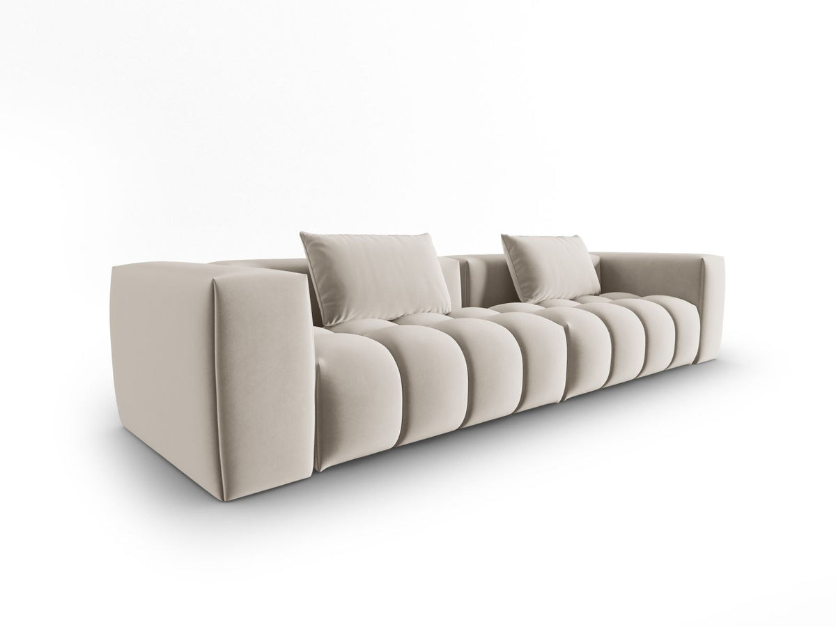 Modulares Sofa Verona in Samtstoff Sand-Casino mit schwarzen Kunststoffbeinen, 5 Sitzplätze, Massivholzrahmen, Frontalansicht
