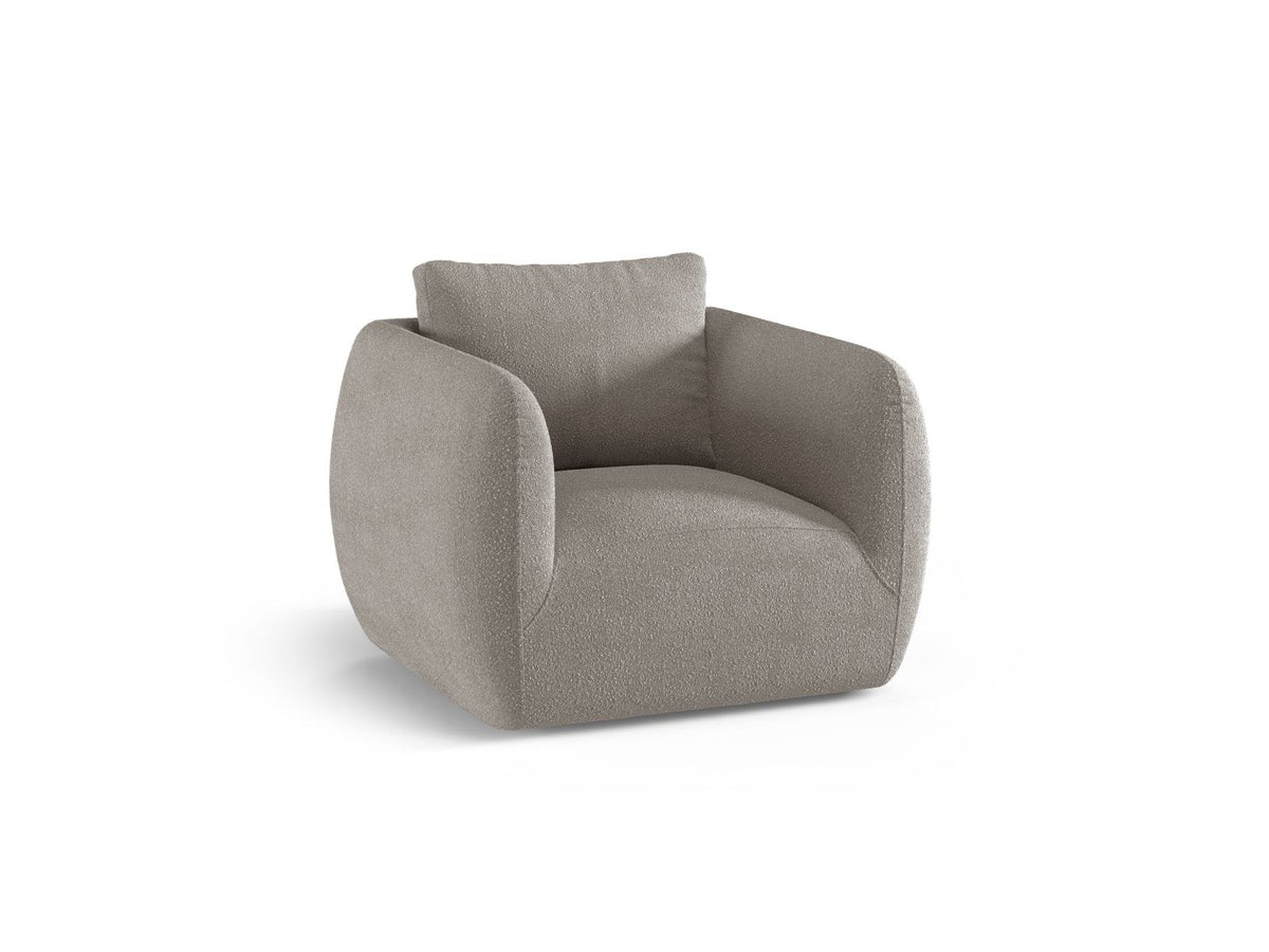 Bouclé-Sessel Nimes in White-Baloo von Cosmopolitan Design mit rundem Kiefernholzgestell und schlanken silberfarbenen Metallbeinen, frontal fotografiert.