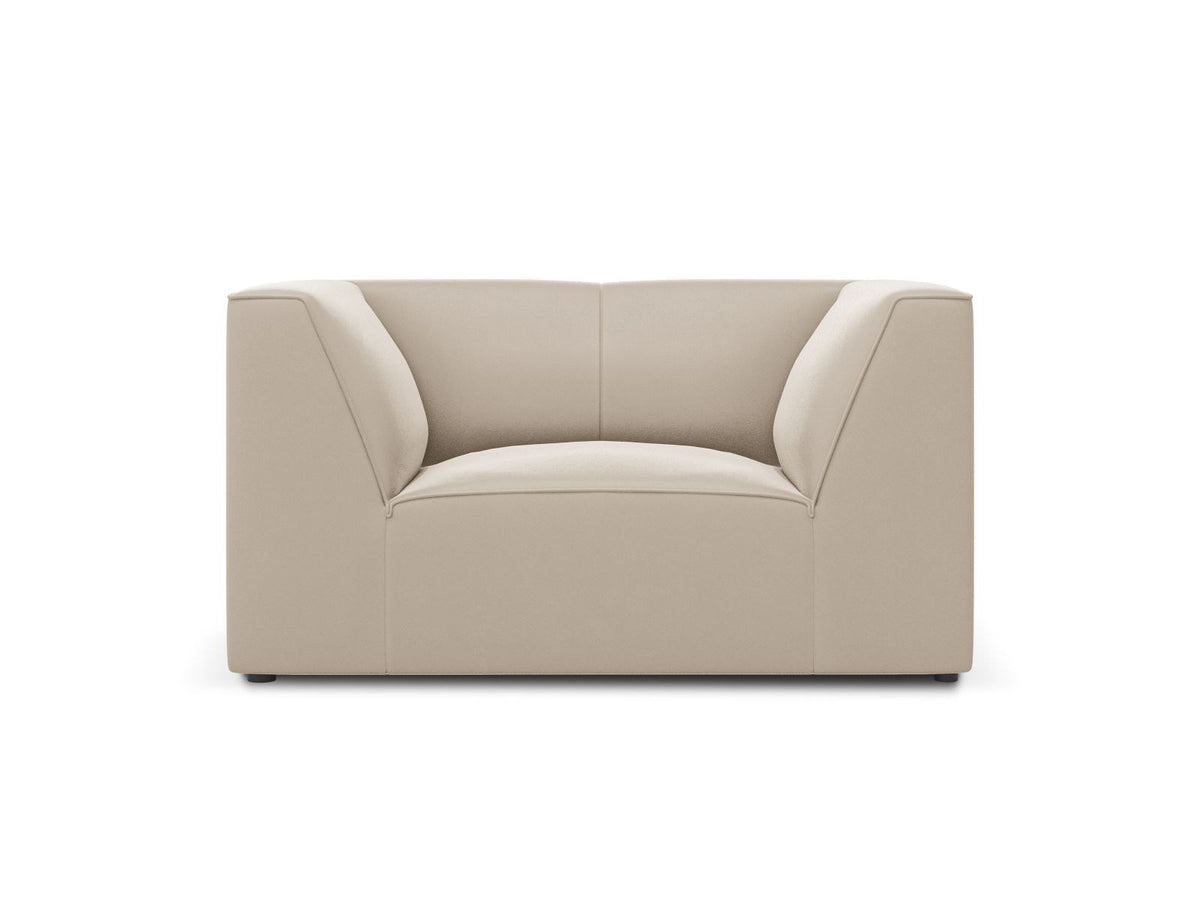 Beiger Samt-Sessel Siena von Cosmopolitan Design mit Massivholzrahmen, gepolsterter Sitzfläche und schwarzen Kunststoffbeinen.