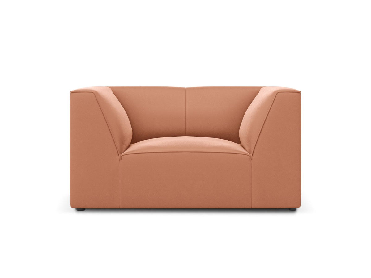 Beiger Samt-Sessel Siena von Cosmopolitan Design mit Massivholzrahmen, gepolsterter Sitzfläche und schwarzen Kunststoffbeinen.