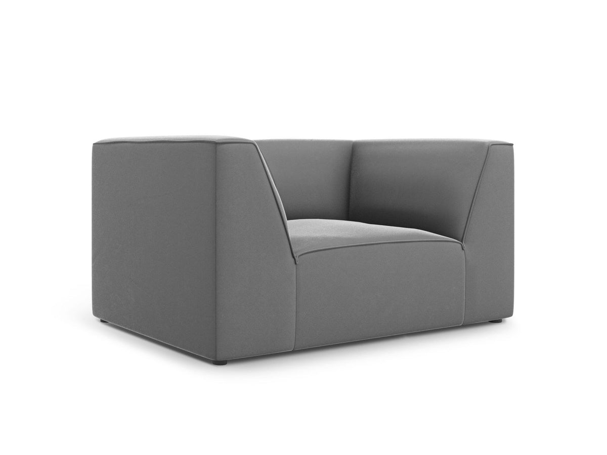 Beiger Samt-Sessel Siena von Cosmopolitan Design mit Massivholzrahmen, gepolsterter Sitzfläche und schwarzen Kunststoffbeinen.
