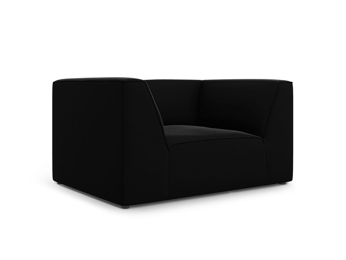 Beiger Samt-Sessel Siena von Cosmopolitan Design mit Massivholzrahmen, gepolsterter Sitzfläche und schwarzen Kunststoffbeinen.