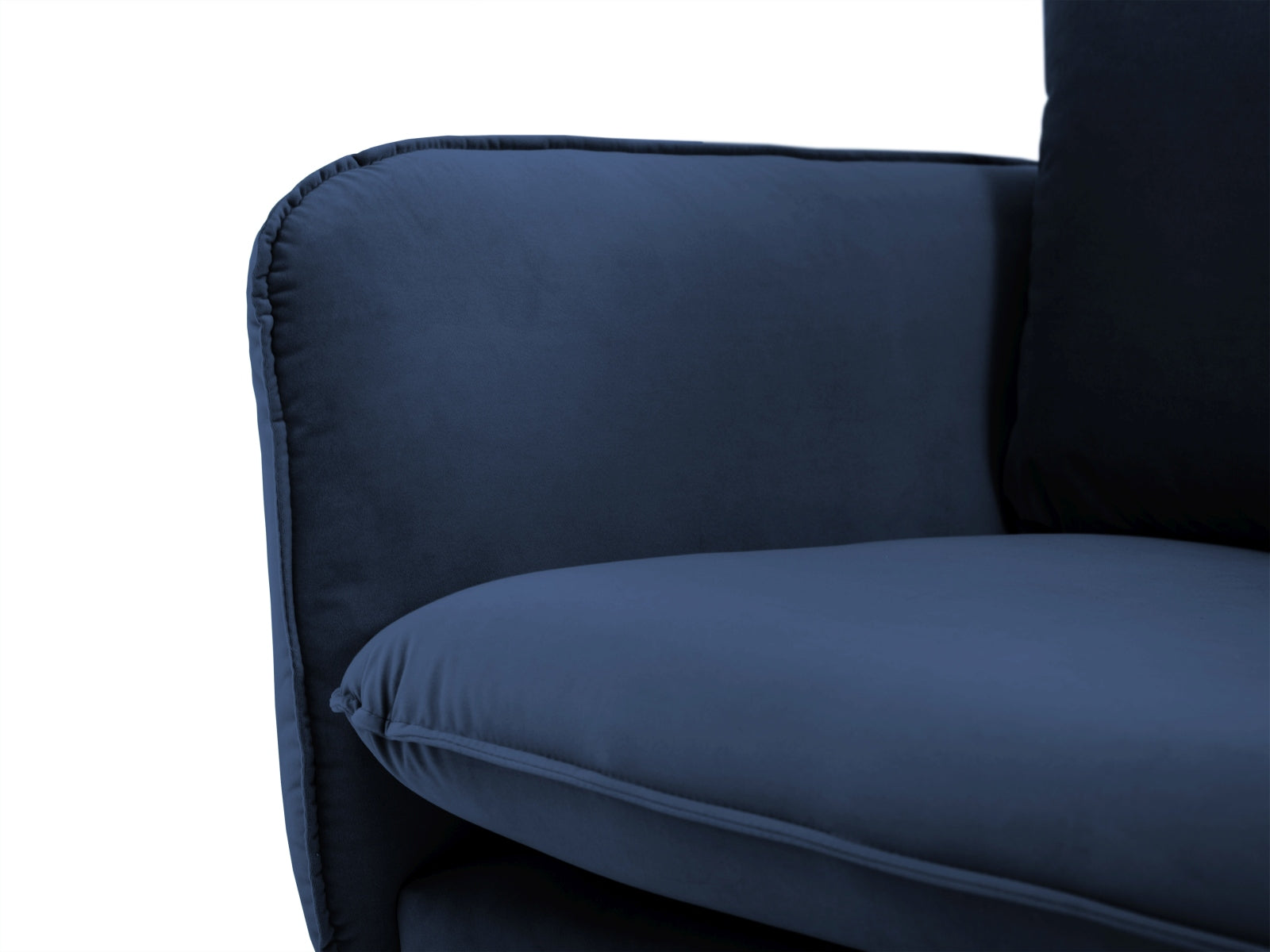 Genießen Sie den Vienna Velour Sessel 94cm von Cosmopolitan Design – ein elegantes, komfortables Möbelstück, das jeden Raum aufwertet.