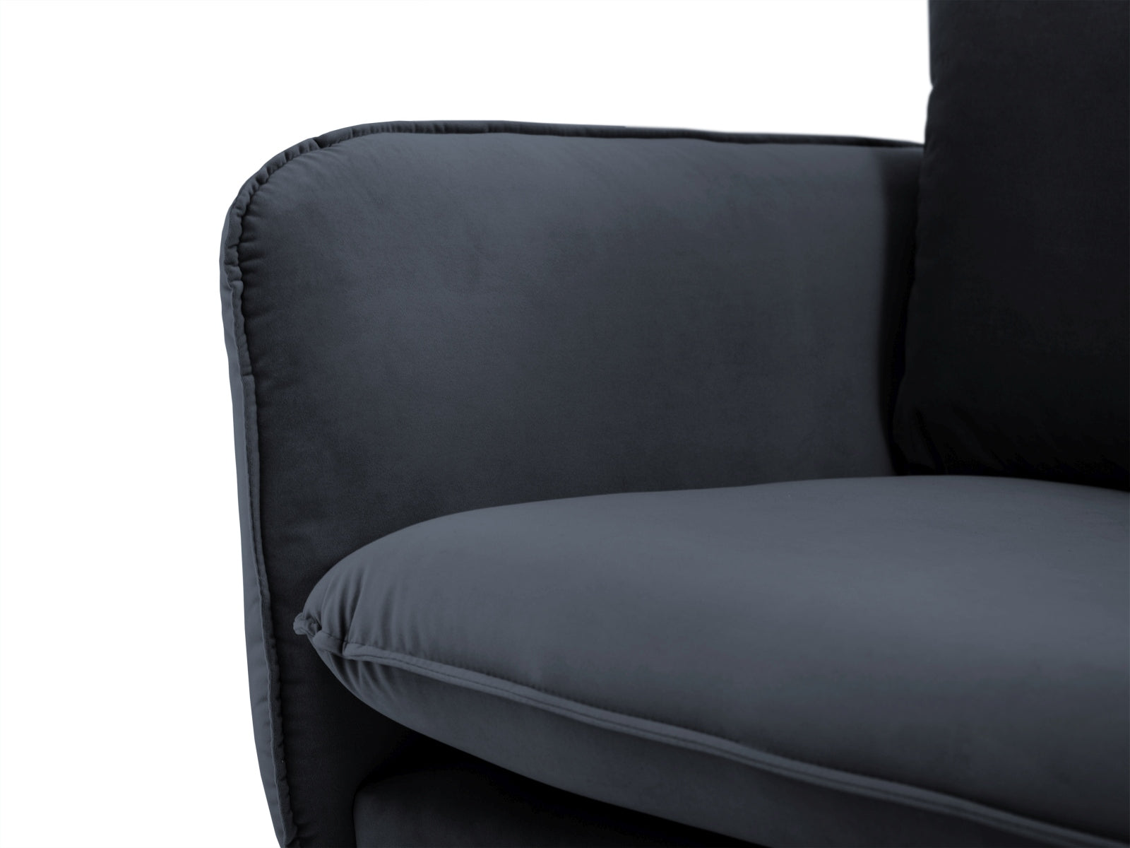 Erleben Sie den Vienna Velour Sessel 94cm von Cosmopolitan Design – stilvoll, bequem und ideal für jedes moderne Zuhause.