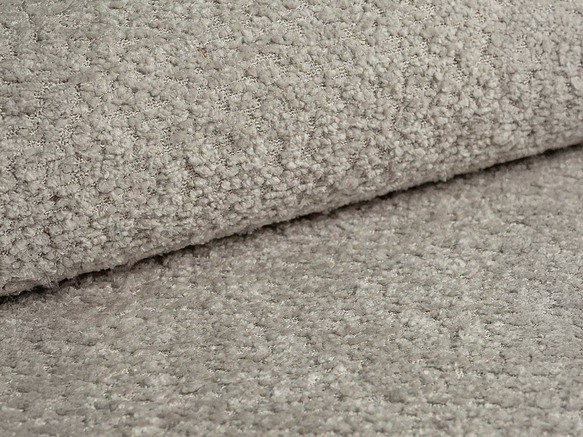 Drehsessel Savona von Cosmopolitan Design in Light Beige mit Chenille-Stoff Moly, Massivholzgestell und gepolsterten Stoffbeinen.