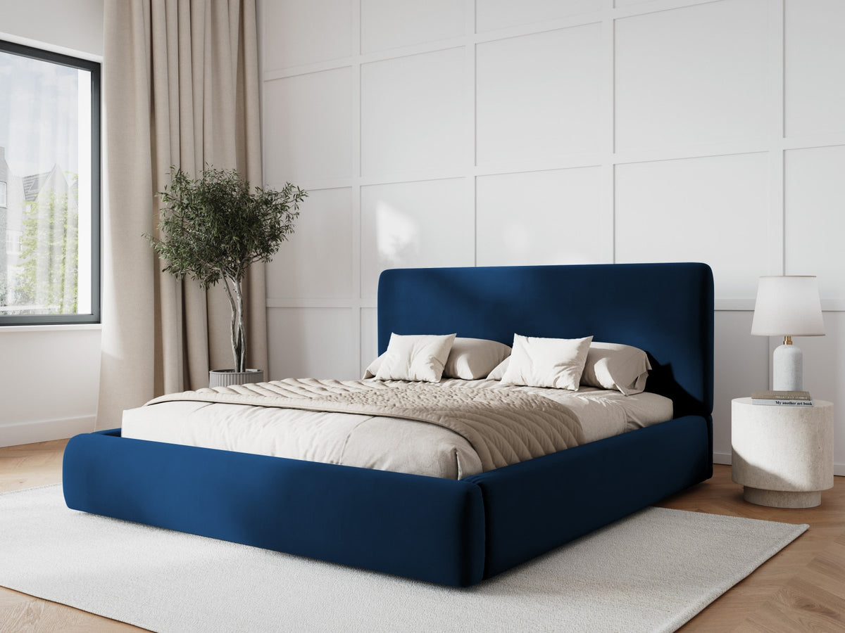 Bett Colonel mit gepolstertem Kopfteil, Seitenrändern und schwarzen Kunststoffbeinen