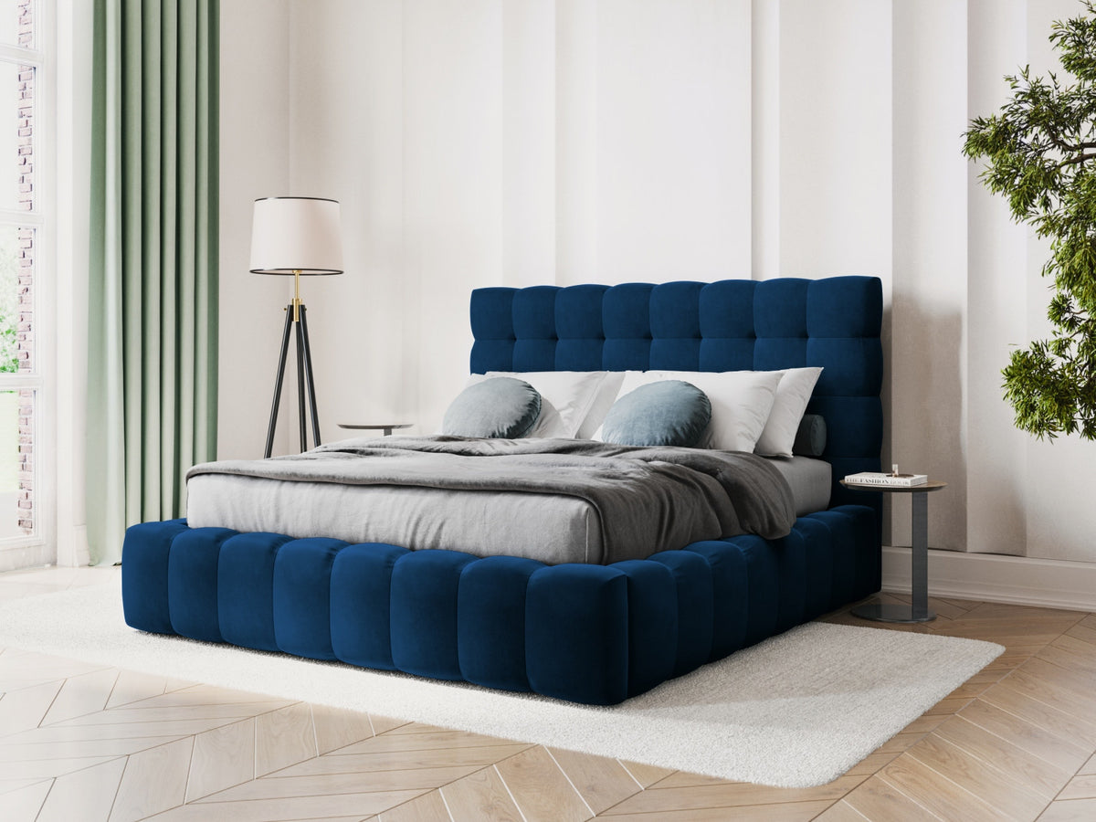 Bali Bett mit gepolstertem Kopfteil und schwarzen Beinen, bezogen mit Bluvel-Stoff